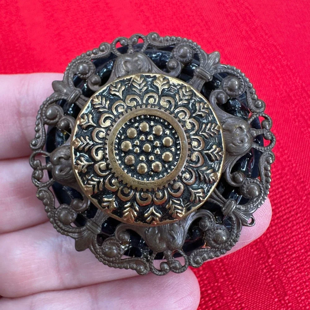 VTG Hamdmade Brooch Set‎ 2 PC Roman Soldier Relief Ornate Gold Tone Filigree